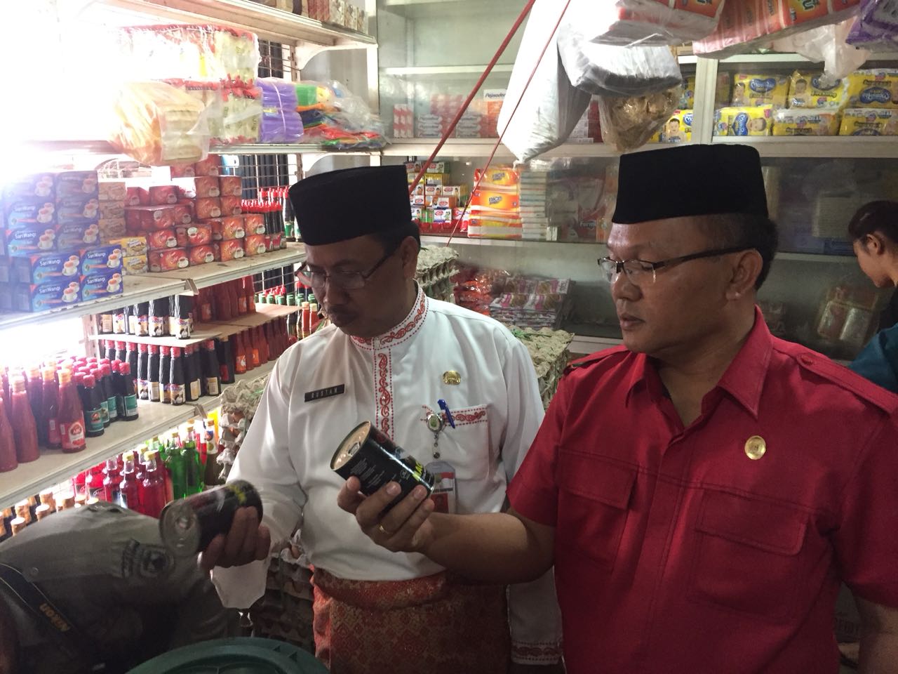 Dinkes dan Komisi I DPRD Pinang sidak tiga jenis sarden yang dilarang peredarannya