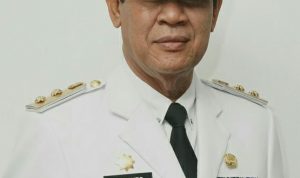 IMG-20180327-WA0010 Isdianto setelah mengenakan pakaian Wakil Gubernur Kepri