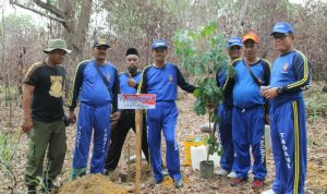 1522563026708 Penjabat Wali Kota Tanjungpinang, Raja Ariza melakukan penanaman pohon di Hutan Lindung bersama TAGANA Tanjungpinang