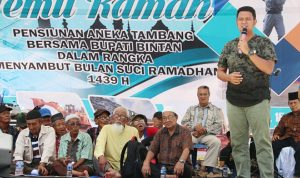 Bupati Bintan Apri Sujadi bersama pensiunan PT Antam