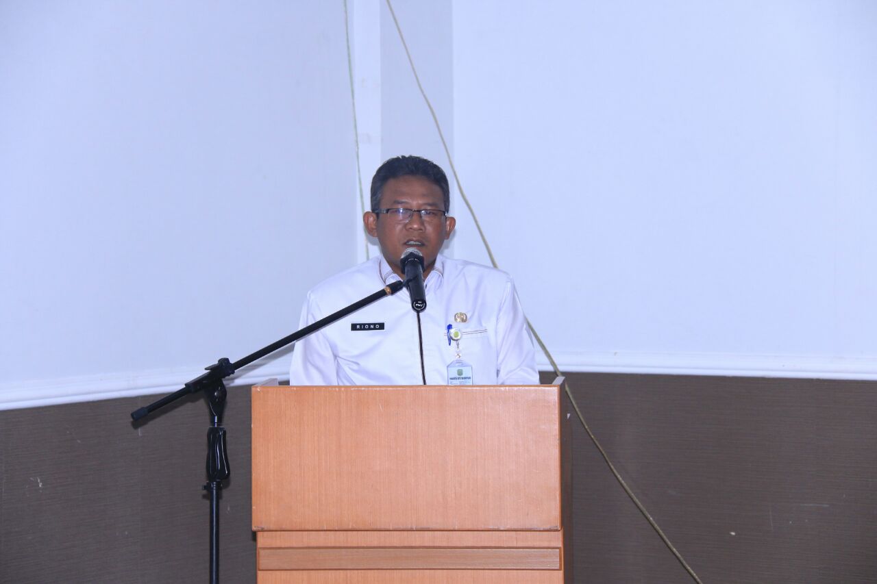 Sekda Riono saat memberi sambutan kegiatan Pemahaman Kesetaraan Gender dan Perencanaan Penganggaran Responsif Gender (PPRG) bagi organisasi Wanita dan perencana program setiap OPD di lingkup Pemko Tanjungpinang