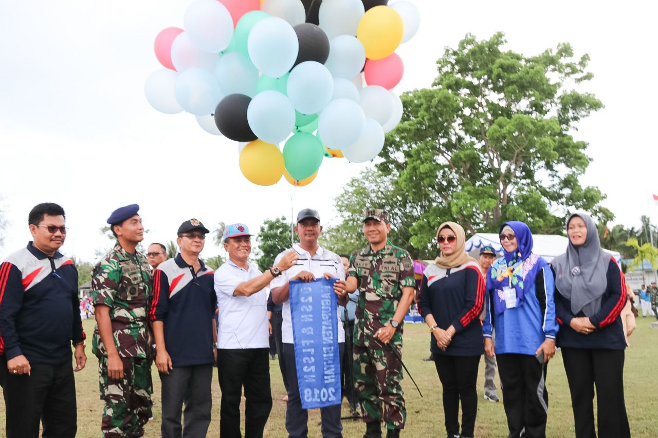 Pembukaan Lomba O2SN Dan FLS2N 2018 ditandai dengan pelepasan balon