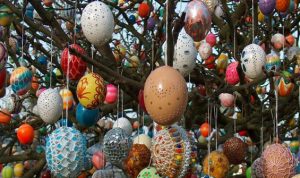 Hiasan Telor Paskah di salah satu Gereja di Jakarta, F,Merdeka.com