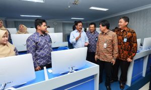 Gubernur Kepri Nurdin Basirun saat membuka Workshop Sistem Pengendalian Intern Pemerintah (SPIP) di Aula BPKP Kepri, Sekupang, Batam, Kamis (5/4).