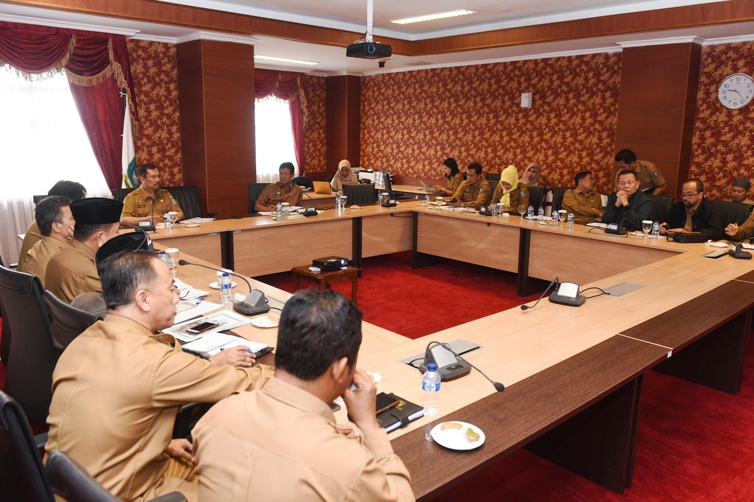 Wakil Gubernur Kepri, Isdianto menggelar rapat bersama SKPD