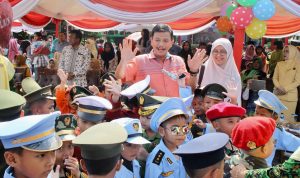 Penjabat Wali Kota Tanjungpinang, Raja Ariza saat menghadiri pawai anak paud dan TK