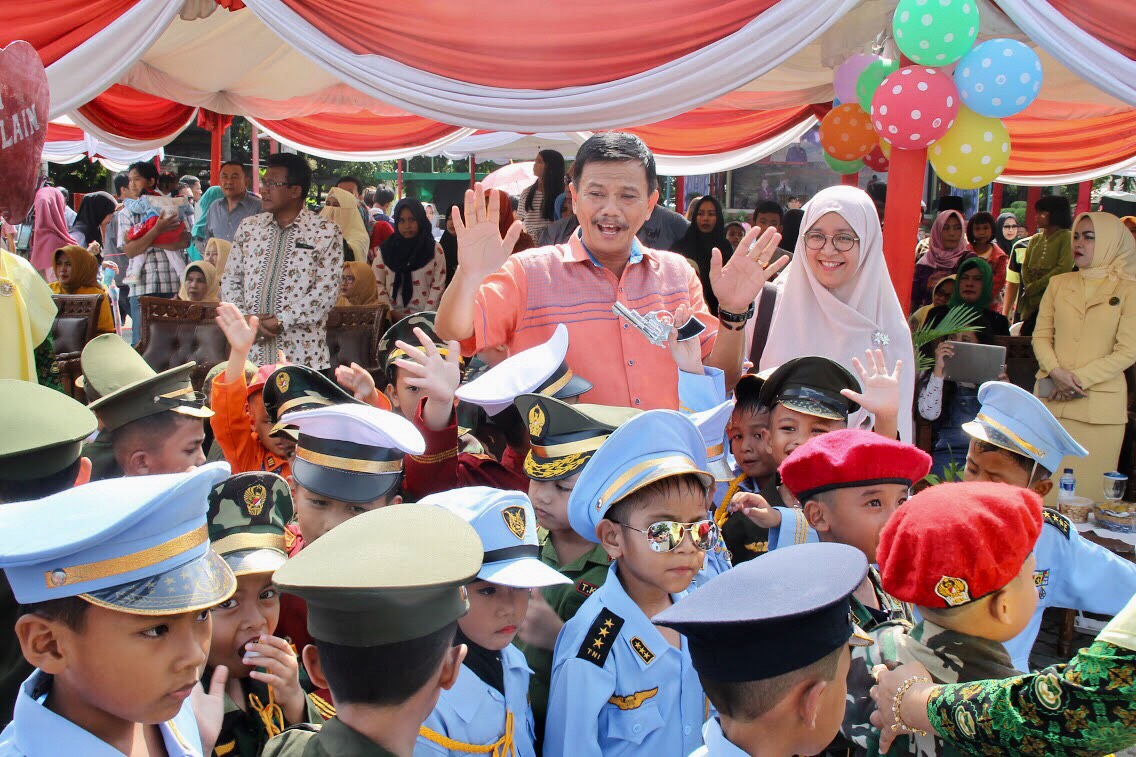 Penjabat Wali Kota Tanjungpinang, Raja Ariza saat menghadiri pawai anak paud dan TK
