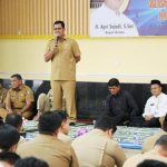 Bupati Bintan Apri Sujadi saat memberikan pengarahan kepada pegawai Pemkab Bintan