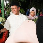 Bupati Bintan saat menyapa warga Bintan saat menghadiri silaturahmi