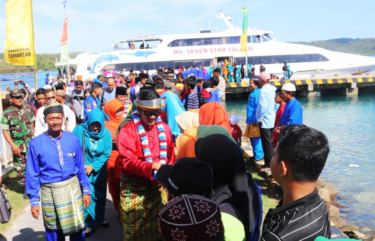 Bupati Bintan saat berjunjung ke Tambelan beberapa waktu lalu