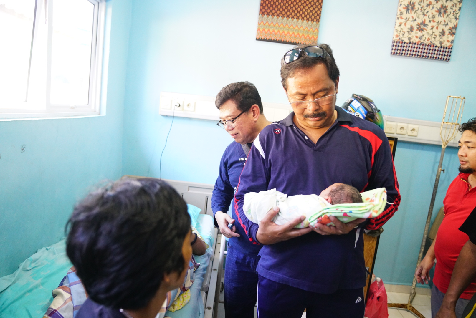 Gubernur Kepri ketika mengunjungi rumah sakit di Dabok, Lingga provinsi Kepri