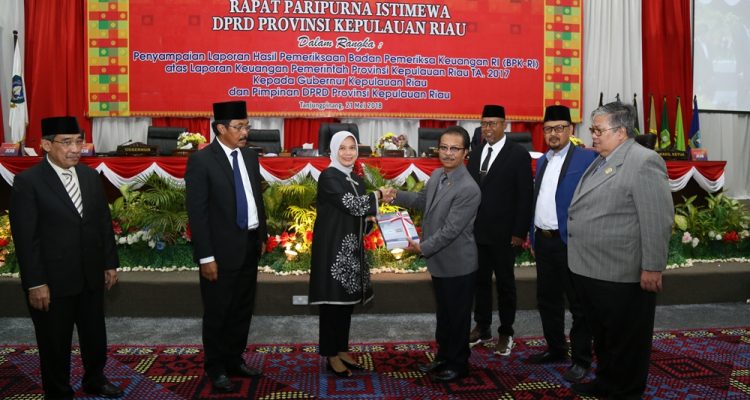 Badan Pemeriksa Keuangan (BPK) RI. Anggota V BPK RI, Isma Yatun memberikan apresiasi yang tinggi kepada Pemerintah Provinsi Kepri dan DPRD Kepri