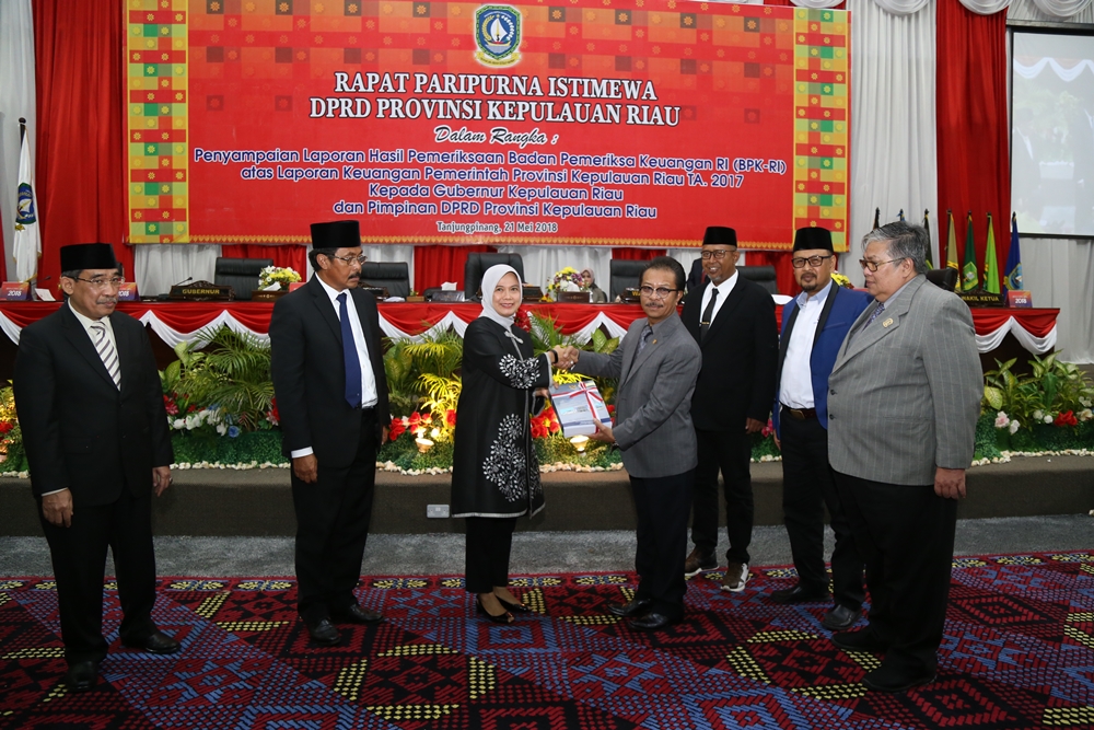 Badan Pemeriksa Keuangan (BPK) RI. Anggota V BPK RI, Isma Yatun memberikan apresiasi yang tinggi kepada Pemerintah Provinsi Kepri dan DPRD Kepri