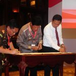 Penandatanganan Perjanjian Kerja Sama (PKS) APIP APH Tingkat Provinsi dalam Rangka Pengaduan Masyarakat, di Ruang Birawa Bidakara, Jakarta, Senin (7/5)