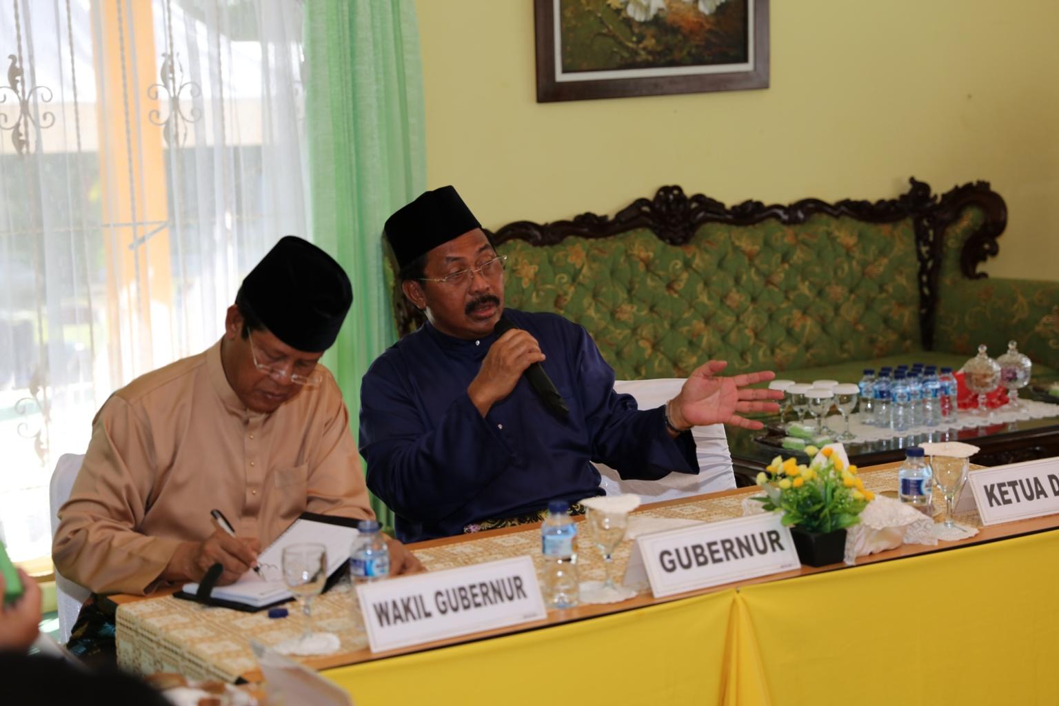 Gubernur Kepri Nurdin Basirun bersama Wakil Gubernur Kepri Isdianto saat memimpin rapat SKPD