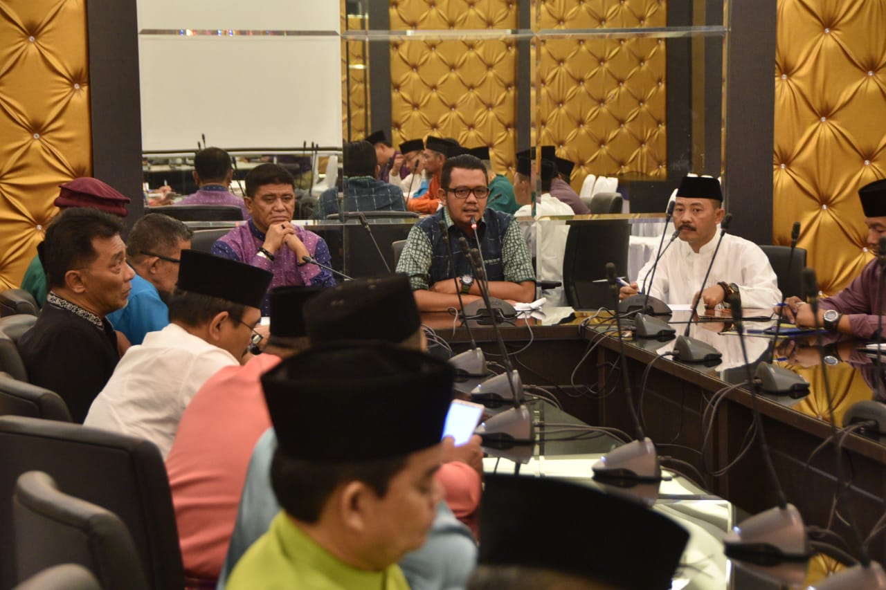 Bupati dan Wakil Bupati Bintan menggelar rapat bersama persiapan lebaran