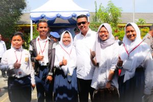 Bupati Bintan Pantau hari pertama masuk anak sekolah di Bintan