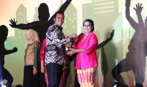 Bupati Bintan Terima Penghargaan Kabupaten Layak Anak Tahun 2018