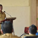 Wakil Bupati Bintan, Dalmasri memberikan pemaparan kepada pegawai