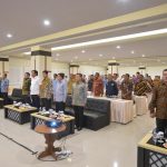 Gubernur Ajak Kades Sentuh Masyarakat dengan Hati