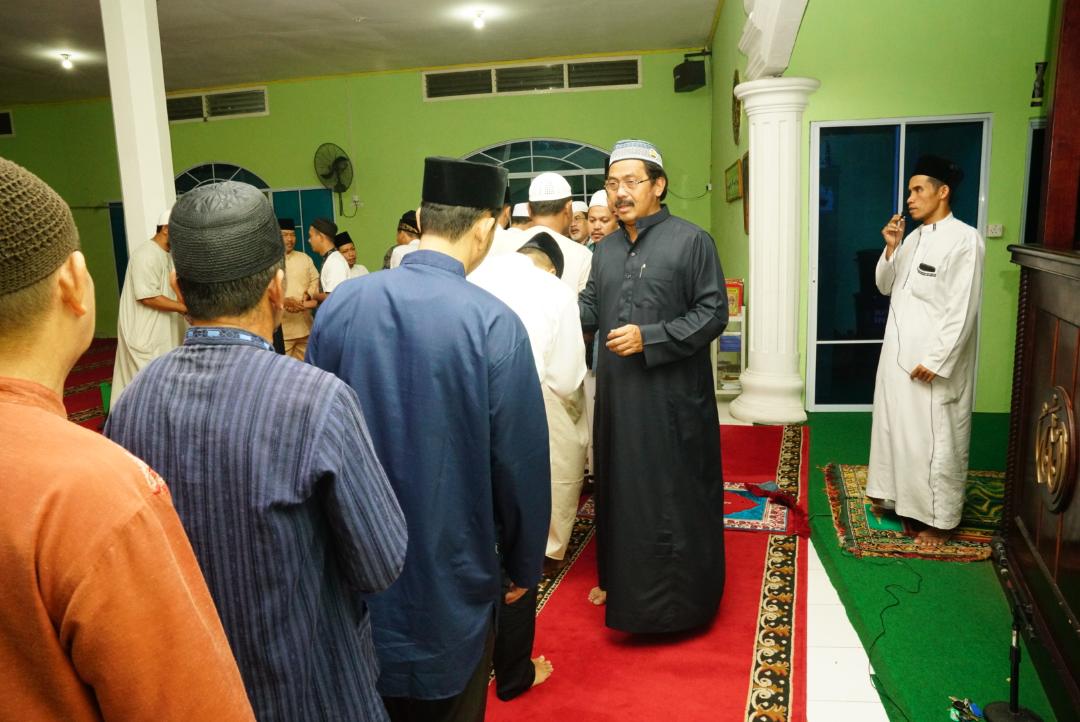 Gubernur H Nurdin Basirun mengatakan bahwa anak-anak harus terbiasa untuk dibawa beribadah ke masjid