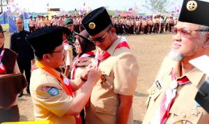 Bupati Bintan Terima Penghargaan Lencana Darma Bakti