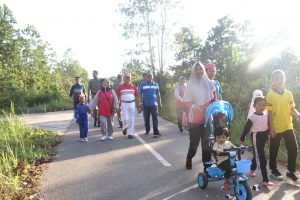 Bina Semangat Persatuan, Wabup Bintan Jalan Santai Bersama Masyarakat Toapaya Asri