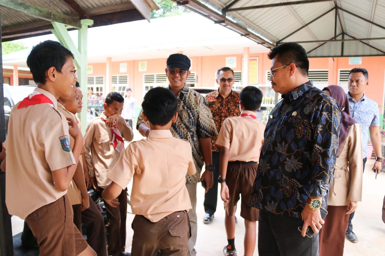 Bupati Bintan Minta Disdik Prioritaskan Rehabilitasi Ruangan Sekolah Yang Rusak