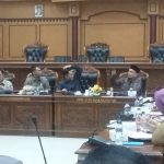 Ketua Komisi I Maskur saat memimpin rapat bersama anggota DPRD yang lain bersama KPU dan Bawaslu Tanjungpinang