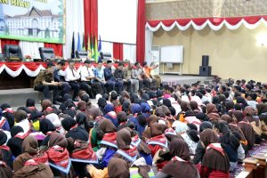 Sebanyak 360 peserta pramuka kabupaten/kota se-provinsi kepri mengunjungi kantor DPRD provinsi kepri, Senin pagi (13/08)