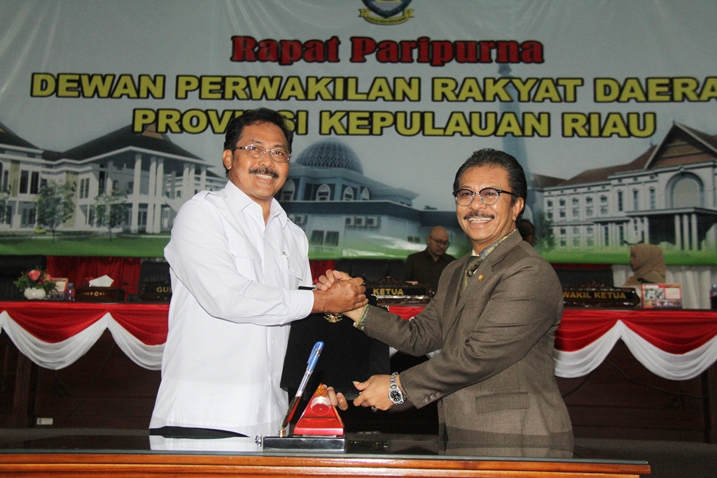 DPRD Kepri Bersama Pemprov Kepri Sahkan APBDP 2018
