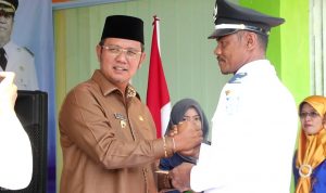 Bupati Bintan Lantik Boli Jabat Kades Malang Rapat.