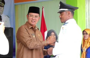 Bupati Bintan Lantik Boli Jabat Kades Malang Rapat.