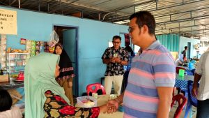 Tinjau Pasar Desa Teluk Sasah, Bupati Bintan Dialog Dengan Pedagang