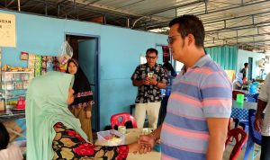 Tinjau Pasar Desa Teluk Sasah, Bupati Bintan Dialog Dengan Pedagang