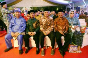 Ketua DPRD Kepri Jumaga Nadeak, Anggota DPRD Kepri Surya Makmur Nasution dan Sekda Kepri saat menghadiri pembukaan MTQ tingkat Nasional 2018