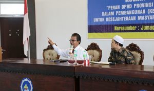 Ketua DPRD Kepri, Jumaga Nadeak memberikan materi dalam Kuliah Umum kepada 219 mahasiswa/i dari berbagai Program Studi (Prodi) Universitas Maritim Raja Ali Haji (UMRAH)