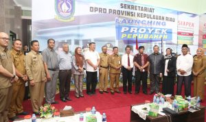 Ketua dan anggota DPRD Kepri, Sekdaprov Kepri, Sekwan DPRD Kepri serta kepala OPD dilingkungan Pemprov Kepri foto bersama usai acara peluncuran dan perismian proyek perubahan Siapek.
