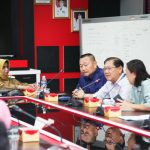 Wakil Walikota Tanjungpinang Hj. Rahma, S. Ip mengingatkan pengusaha agar mengurus langsung izinnya, tidak melalui calo.