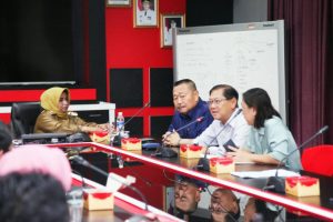 Wakil Walikota Tanjungpinang Hj.  Rahma,  S. Ip mengingatkan pengusaha agar mengurus langsung izinnya,  tidak melalui calo.