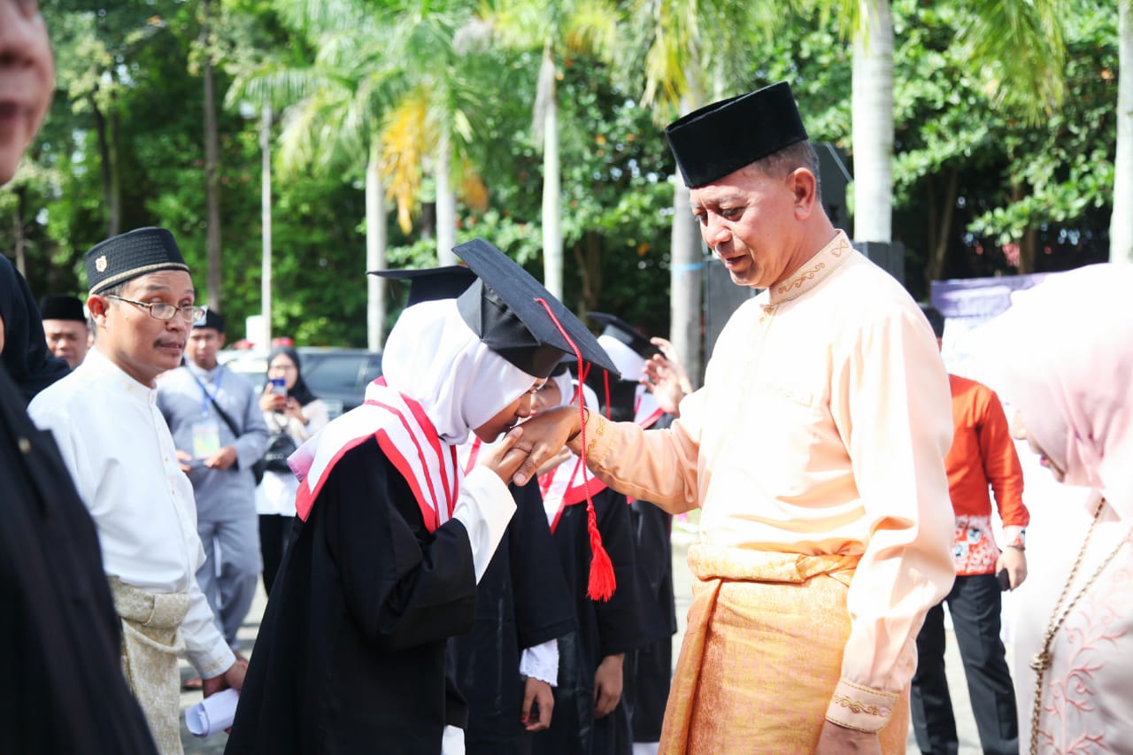 Walikota Wisuda 1000 Santri Se-Kota Tanjungpinang