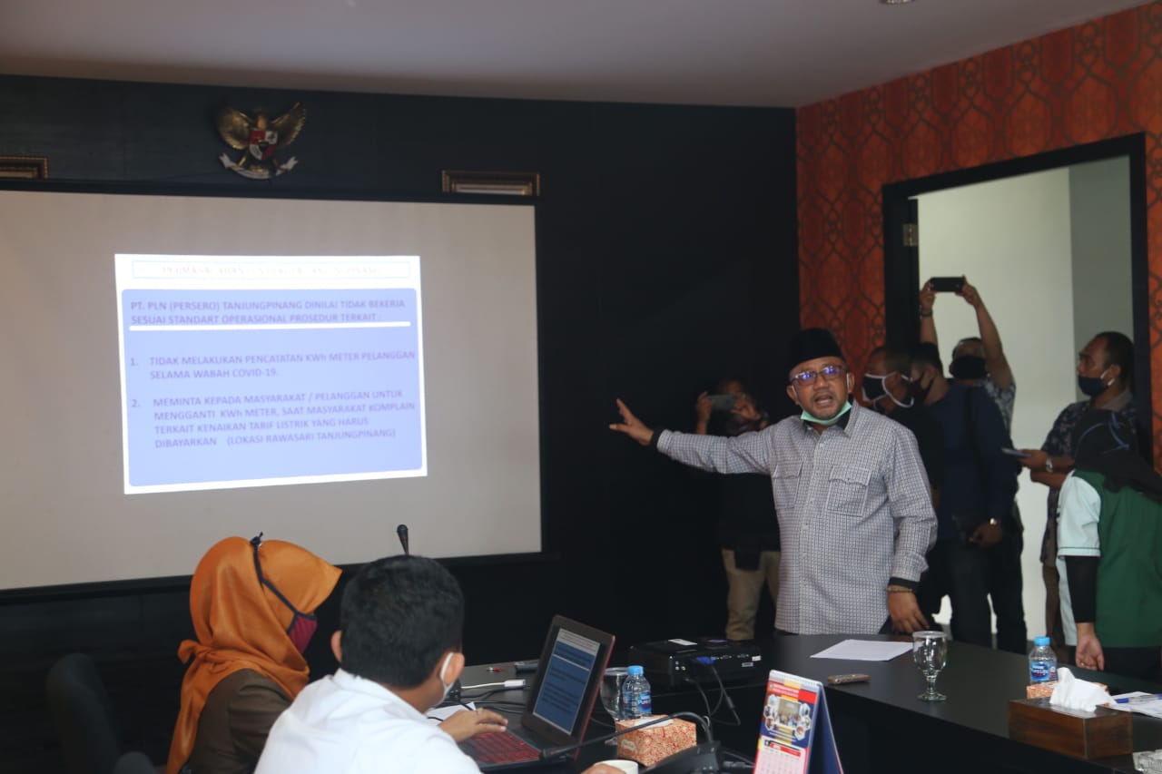 Komisi III DPRD Kepri menggelar Rapat Dengar Pendapat (RDP) atas melonjaknya tagihan listrik masyarakat. RDP digelar di Kantor DPRD Kepri