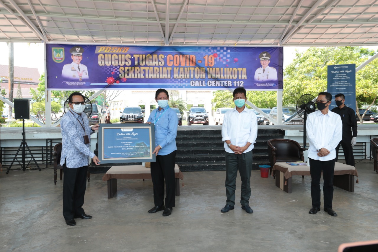 Penyerahan Bantuan Program Sosial Bank Indonesia (PSBI) di Posko Gugus Tugas Covid-19