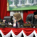 Pimpinan DPRD Dewi Kumala Sari dan Tengku Afrizal Dahlan bersama Sekda Pemprov Kepri TS Arif Fadillah