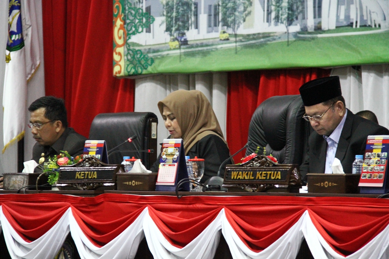 Pimpinan DPRD Dewi Kumala Sari dan Tengku Afrizal Dahlan bersama Sekda Pemprov Kepri TS Arif Fadillah