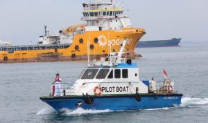 Jasa pemanduan yang termasuh dalam bisnis Marine Services Pelindo 1