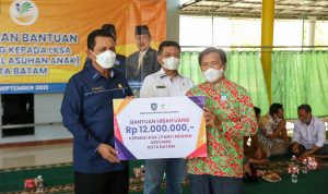 Serahkan Bantuan