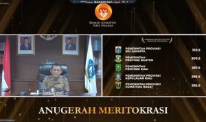 Gubernur Terima Anugerah