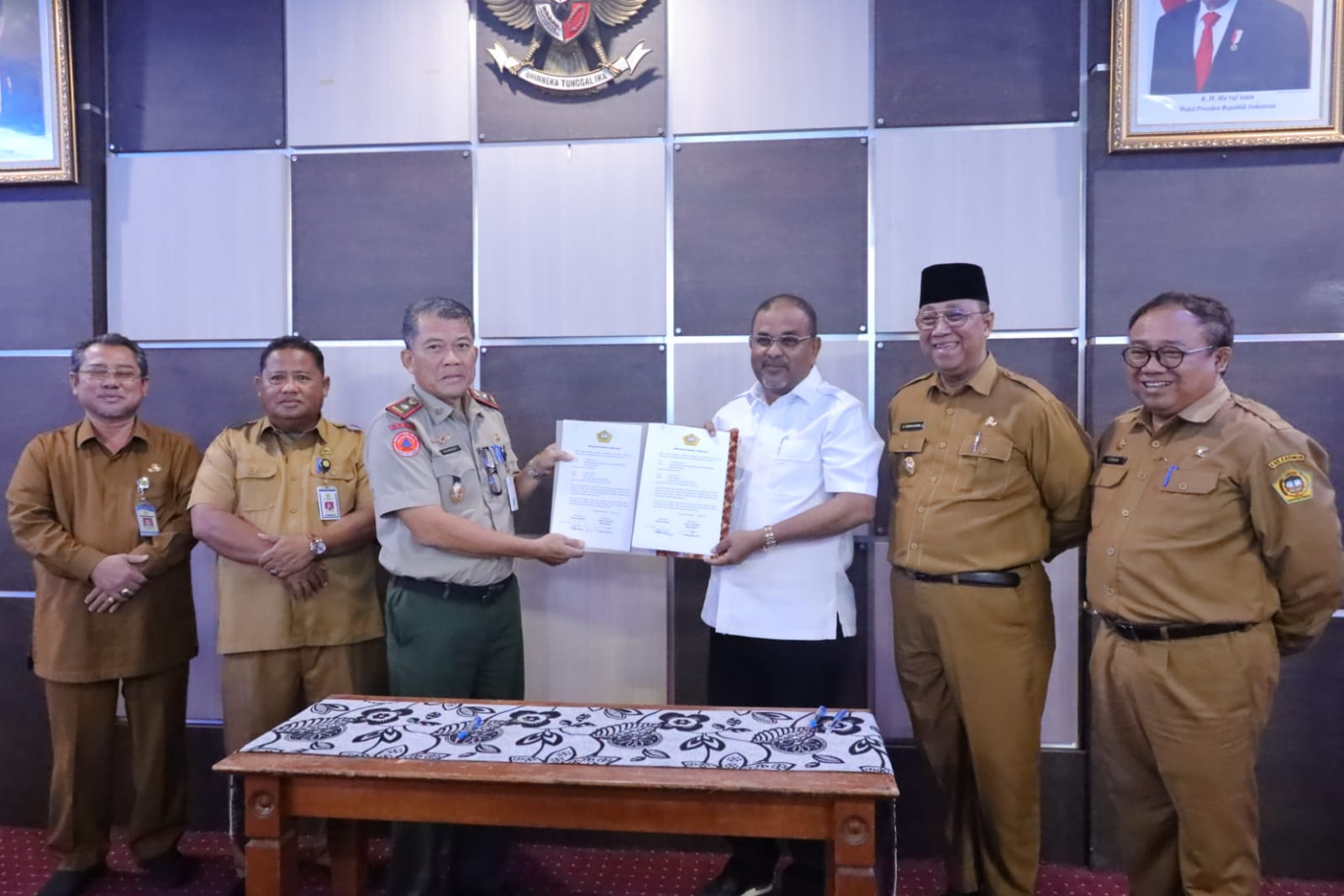 Bupati Karimun Aunur Rafiq Serahkan DPA SKPD Tahun 2023