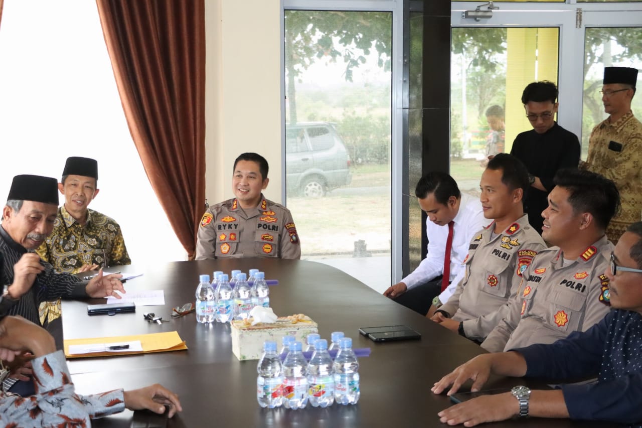 Kapolres Karimun AKBP Ryky W. Muharam Silahturahmi ke MUI dan FKUB